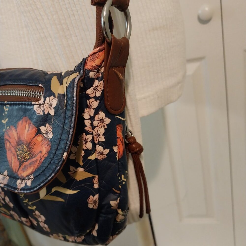 3358 Small Bueno Crossbody in Navy and Brown Print. - Picture 4 of 12